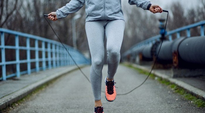 Wenig Platz? 10 Gründe, wieso Seilspringen das perfekte Cardio-Training ist