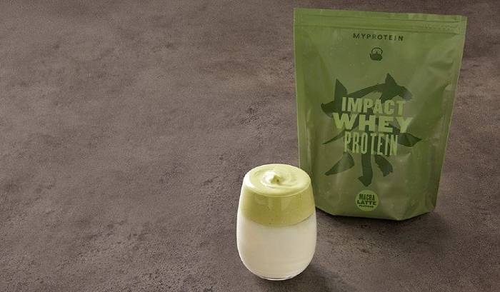 Proteinreicher Dalgona Kaffee Zweierlei