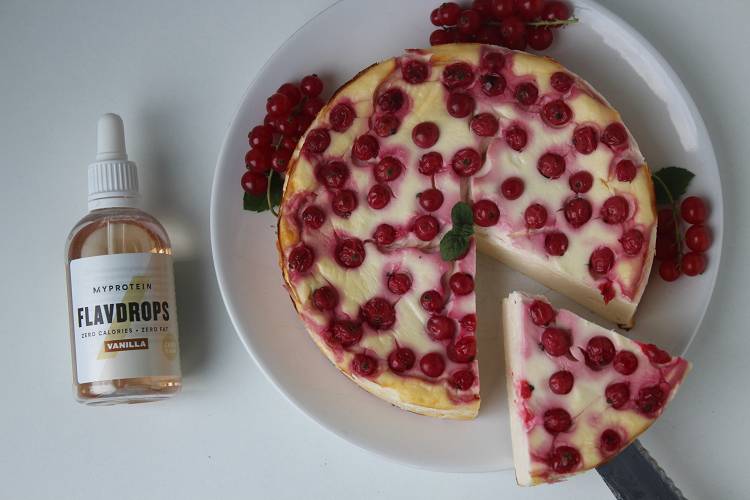 Cremiger Protein Käsekuchen mit Beeren