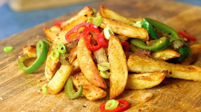 Kartoffelspalten mit Salz & Pfeffer | Fakeaway Rezepte