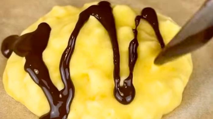 • Womit kann man die Schokoladen & Mango-Eiscreme am besten servieren? • Extra-Toppings • Benötigtes Equipment • Zubereitungstipps • Meal-Prep & Lagerung • Vegane Alternative • Schokoladen-Mango Eiscreme Rezept • Weitere Dessert Rezepte